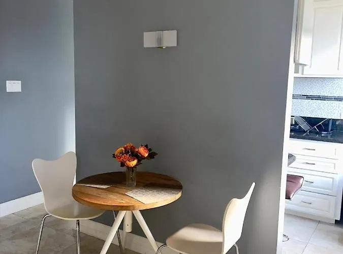 Studio 6 At Turtle Towers Apartment *